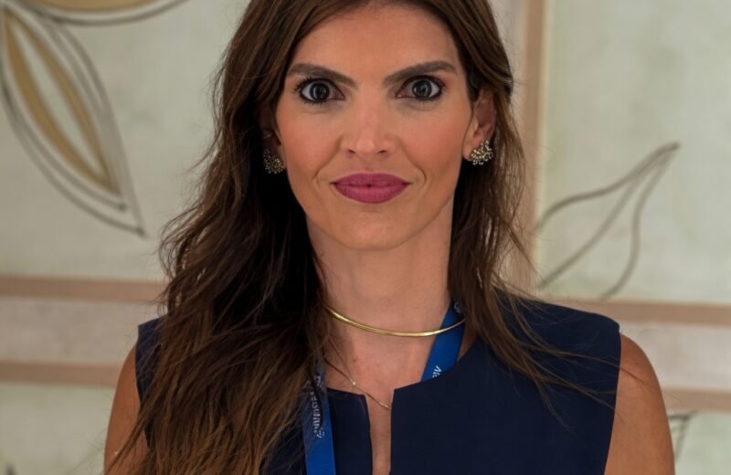 Laura Flores Carvalho